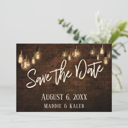 Industriesteine mit Edison Lights Save the Date (Stehend Vorderseite)
