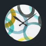 Ineinander greifen der gelben u. blauen Kreise Runde Wanduhr<br><div class="desc">Ein einfacher Druck der ineinandergreifenden gelben und blauen Kreise durch Megan Meagher. Der weiße Hintergrund lässt die Farben des Kreis-Pops. Kauf Ihr heute!</div>