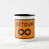 Infinite Detours Sign Cycling Zweifarbige Tasse (Mittel)