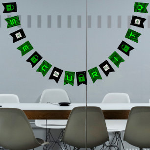 Info-Sicherheit - Computercode und digitale Schlos Wimpelkette