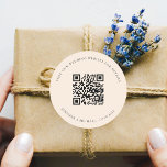 Informationen zur uAwg der QR-Website für Hochzeit Runder Aufkleber<br><div class="desc">Fügen Sie Ihre URL für Ihre Hochzeitswebsite hinzu. Für Informationen,  Details,  Online-uAwg. Beige,  cremefarbene Unterlage.</div>