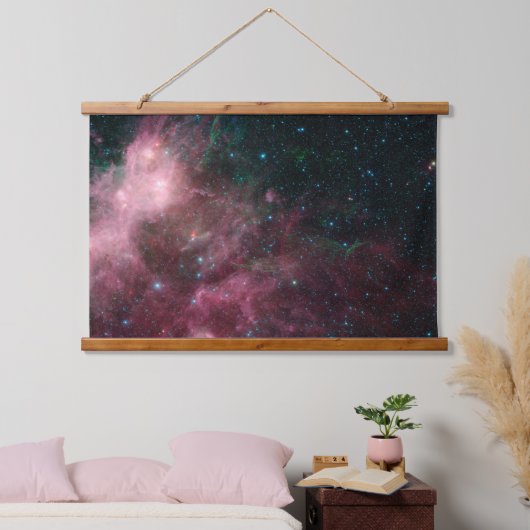 Infrarotansicht mit Geburt und Tod von Sternen Wandteppich Mit Holzrahmen (Schlafzimmer)