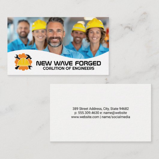 Ingenieure, die Sicherheitshelme und Uniformen tra Visitenkarte (Vorne/Hinten)