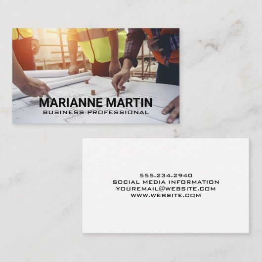 Ingenieure mit Blick auf Blueprints Visitenkarte (Vorne/Hinten)