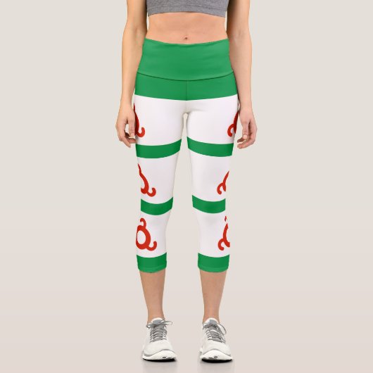 Ingushetia-Flagge Capri Leggings (Vorderseite)