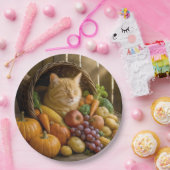 Ingwerkatze in einer Thanksgiving-Cornucopia Pappteller (Party)