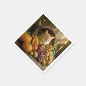 Ingwerkatze in einer Thanksgiving-Cornucopia Serviette (Ecke)