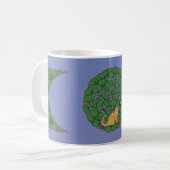 Ingwerkatze schaut auf einen Schmetterling Kaffeetasse (Vorderseite Links)