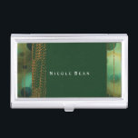 Inhaber der Bokeh Glam Green & Gold Business Card Visitenkarten Etui<br><div class="desc">Bokeh Glam Green & Gold Visitenkarten Inhaber. Passen Sie den Text an oder verließ ihn leer.</div>