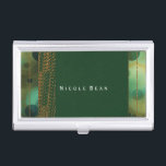 Inhaber der Bokeh Glam Green & Gold Business Card Visitenkarten Etui<br><div class="desc">Bokeh Glam Green & Gold Visitenkarten Inhaber. Passen Sie den Text an oder verließ ihn leer.</div>