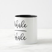 Inhalative Exhale Typografie Tasse (Zentrum)