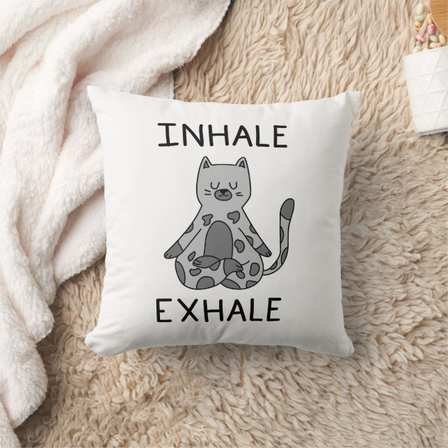Inhale Exhale Yoga Cat Kissen (Decke)