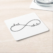 Inhalieren, Ausatmen, Unendlichkeitszeichen Rechteckiger Pappuntersetzer (angewinkelt)