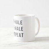 Inhalieren der Exhale Wiederholung - Funny Gym Red Kaffeetasse (VorderseiteRechts)