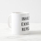 Inhalieren der Exhale Wiederholung - Funny Gym Red Kaffeetasse (Vorderseite Links)