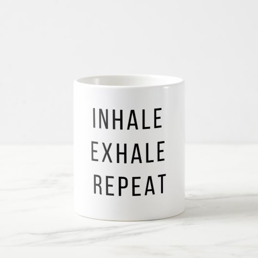 Inhalieren der Exhale Wiederholung - Funny Gym Red Kaffeetasse (Mittel)