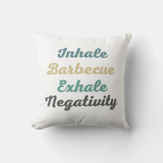 Inhalieren eines Barbecue Exhale Negativity Throw Kissen