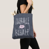 Inhalieren Exhale Om Pink Lotus Blume Tasche (Von Nahem)