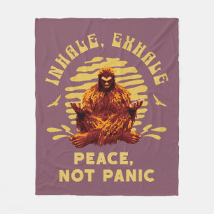 Inhalieren, Frieden ausatmen, keine Panik Bigfoot Fleecedecke