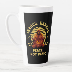 Inhalieren, Frieden ausatmen, keine Panik Bigfoot Milchtasse