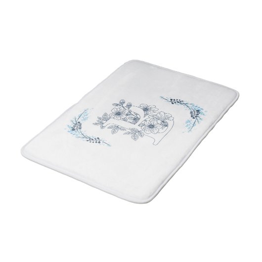 Initial "B" Blue Monogram Calm Floral Badematte (Schrägansicht)