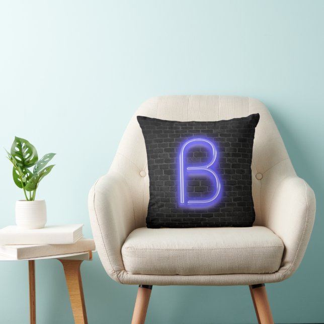 Initial B in Neon Lighting on Brick Kissen (Stuhl )