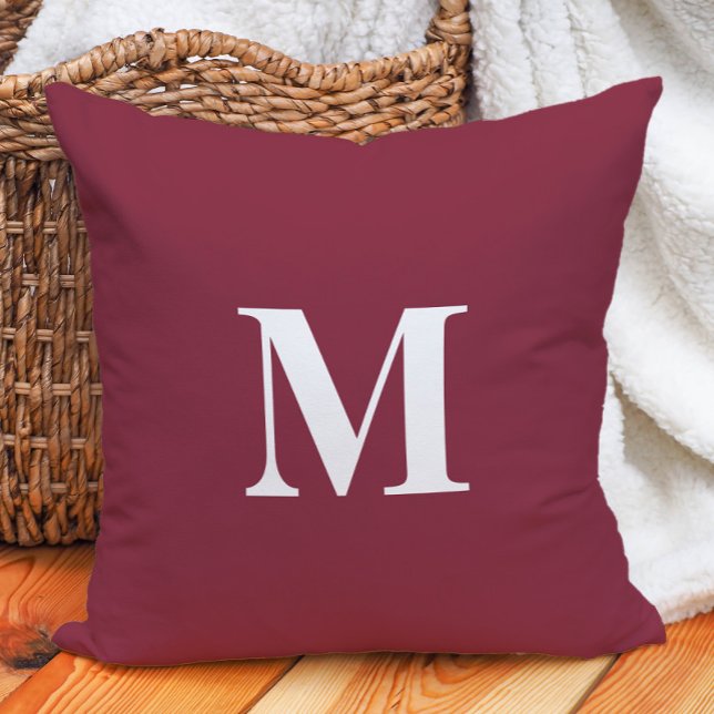 Initial Burgund White Monogram Kissen (Burgundy and white monogram decorator pillow)