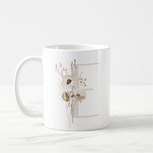 Initial E mit weich Blume Kaffee Tasse (Links)