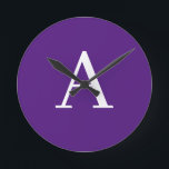 Initial Letter Monogram Modern Style Lila Runde Wanduhr<br><div class="desc">Möchten Sie ein Produkt mit den Initialen Ihres Namens besitzen? Es ist sehr einfach,  ästhetisch und attraktiv.</div>