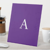 Initial Letter Monogram Modern Style Lila Sockelschild (In Situ)