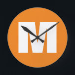 Initial Letter Monogram Modern Style Orange White Runde Wanduhr<br><div class="desc">Möchten Sie ein Produkt mit den Initialen Ihres Namens besitzen? Es ist sehr einfach,  ästhetisch und attraktiv.</div>