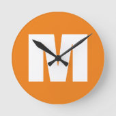 Initial Letter Monogram Modern Style Orange White Runde Wanduhr (Vorderseite)