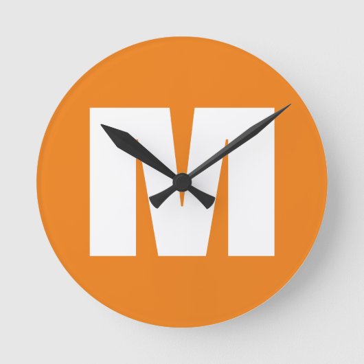 Initial Letter Monogram Modern Style Orange White Runde Wanduhr (Vorderseite)