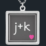 Initial Liebe Necklace Versilberte Kette<br><div class="desc">Fügen Sie Ihren Initial zusammen mit dem,  den Sie Liebe. Anpassbare Schriftart- und Schriftart-Farbe.</div>