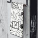 Initial-Monogramm für ein elegantes Muster Geschirrtuch<br><div class="desc">Elegantes Blumenmuster Erstmaliges Monogramm Küchentuch. Fügen Sie Ihrer Küche eine Touch Eleganz mit diesem personalisierten, monogramm dreiseitigen Handtuch hinzu. Mit einem schicken quadratischen Detail, das das Monogramm und den Namen umrahmt, zeigt das Handtuch ein wunderschönes botanisches Blumenmuster in Schwarz-Weiß, inspiriert durch High-End-Designs. Die Kombination aus fett formatierten Serifen und zarten...</div>