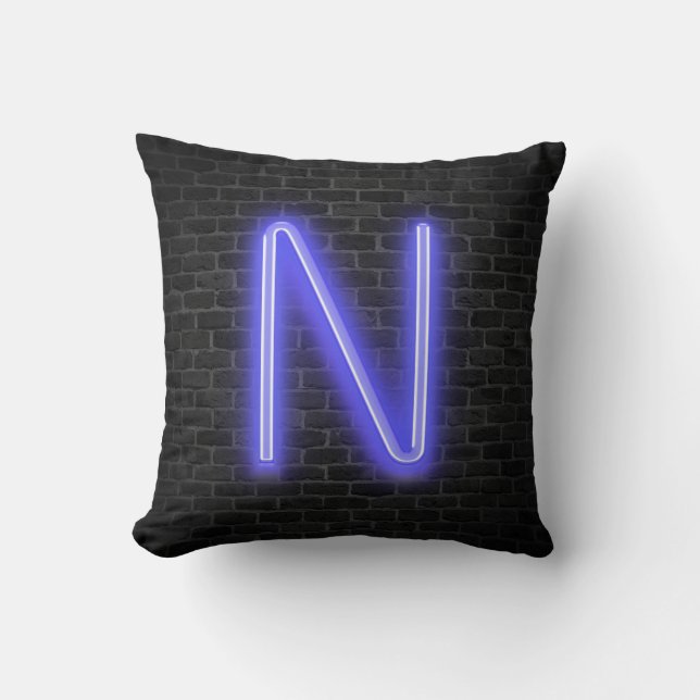 Initial N in Neon Marquee auf Brick Kissen (Vorderseite)