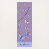 Initial & Name Blue Butterfly Flutter Lavendel Yogamatte (Rückseite)