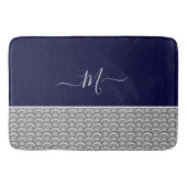 Initial Nautic Navy Blue Gray Seashell Monogram Badematte (Vorderseite)