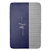 Initial Nautic Navy Blue Gray Seashell Monogram Badematte (Vorderseite Vertikal)