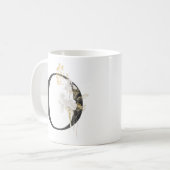 Initial O mit Blume in Weich-Farbe Kaffee Tasse (Vorderseite Links)