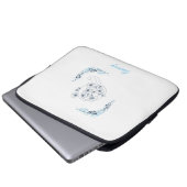 Initial "Q" Blue Monogram Calm Floral Laptopschutzhülle (Vorne Knopf)