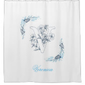 Initial "V" Blue Monogram Calm Floral Duschvorhang (Vorderseite)