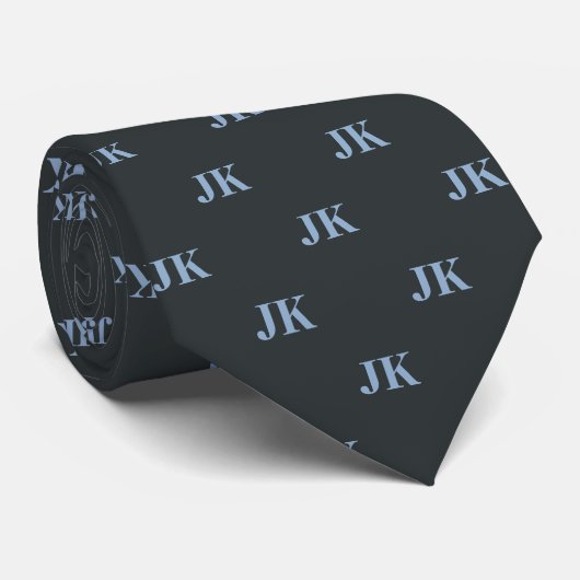 Initialen der Karkohle Gray Light Blue Monogram Krawatte (Gerollt)
