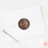 Initialen der Rustikal Brown Wood Texture Monogram Runder Aufkleber (Umschlag)