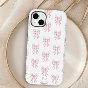 Initialen des rosa Bow Preppy Coquette Pattern Mon Case-Mate iPhone 14 Plus Hülle
