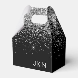 Initialen für die Mädchenbezeichnung in der Schwar Geschenkschachtel