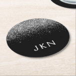 Initialen für die Mädchenbezeichnung in der Schwar Runder Pappuntersetzer<br><div class="desc">Monogram Name Paper-Untersetzer für den schwarzen und silbernen Sparkle-Glitzer Dies macht den perfekten Abschluss,  Geburtstag,  Hochzeit,  Brautparty,  Jubiläum,  Babydusche oder Junggeselinnen-Abschied Geschenk für jemanden,  die Lieben glamourösen Luxus und schicke Stile.</div>
