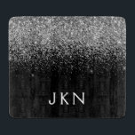 Initialen für die Mädchenbezeichnung in der Schwar Schneidebrett<br><div class="desc">Monogram Name Cutting Board aus schwarz und silber Sparkle Glitzer. Dies macht den perfekten Abschluss,  Geburtstag,  Hochzeit,  Brautparty,  Jubiläum,  Babydusche oder Junggeselinnen-Abschied Geschenk für jemanden,  die Lieben glamourösen Luxus und schicke Stile.</div>
