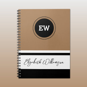 Initialen hinzufügen und braun und schwarz nennen notizblock