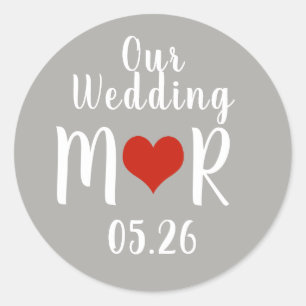 Initialen mit rotem Liebe-Herz, graue Hochzeit Runder Aufkleber